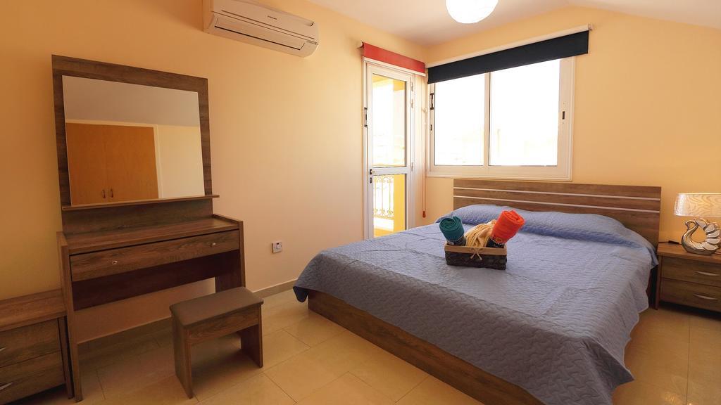 Panikos Beach Apartment I Larnaca Exterior photo