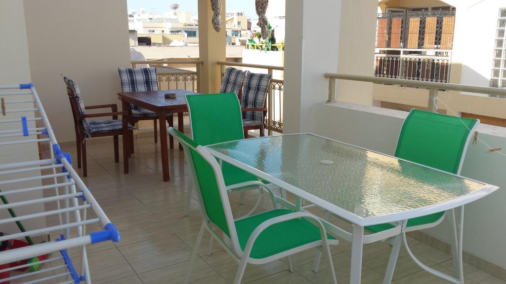 Panikos Beach Apartment I Larnaca Exterior photo